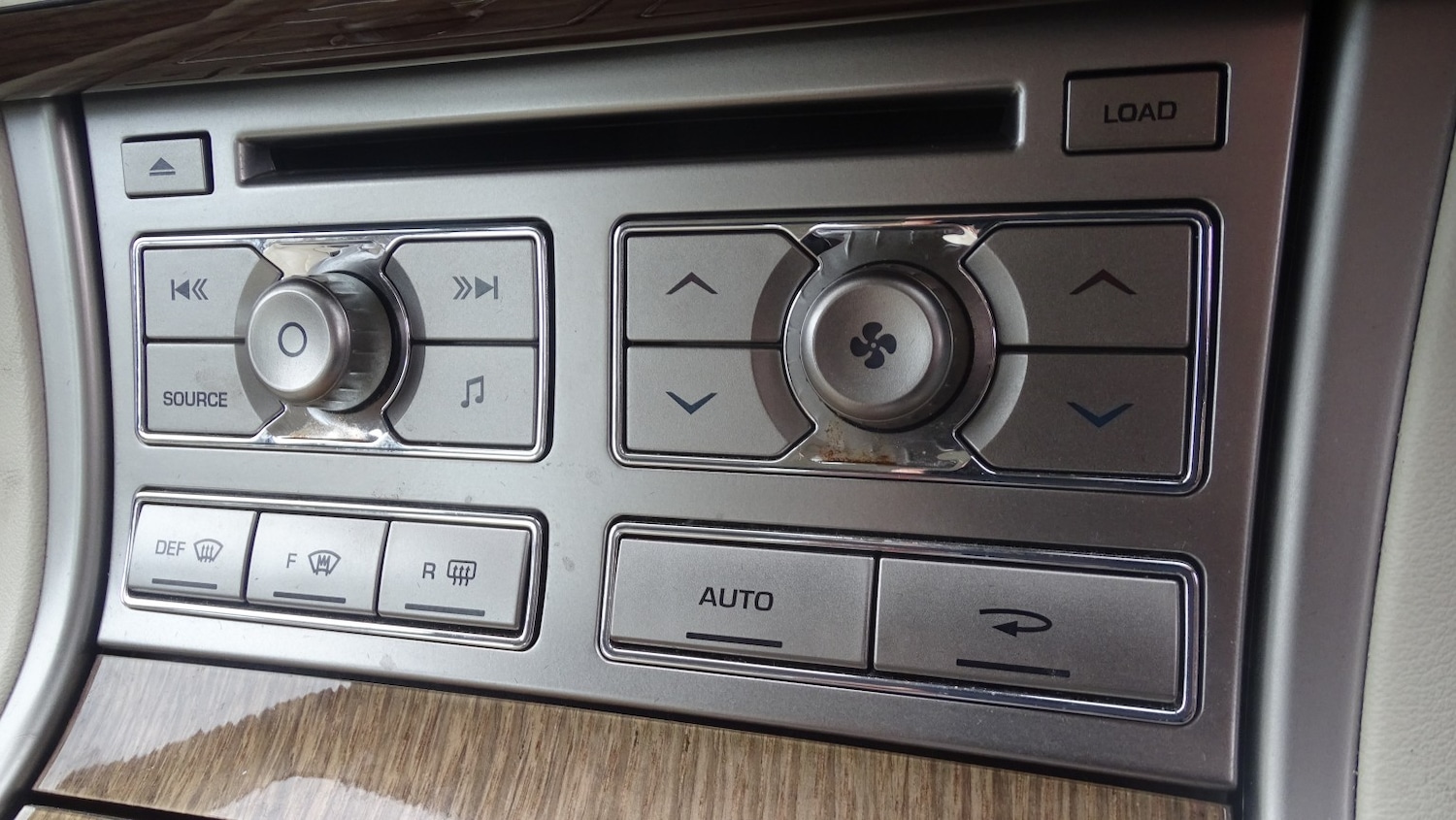 Used Jaguar XF 2010 for sale - 76527363: Photo 43