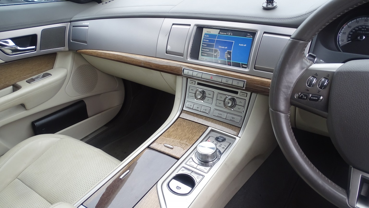 Used Jaguar XF 2010 for sale - 76527363: Photo 46