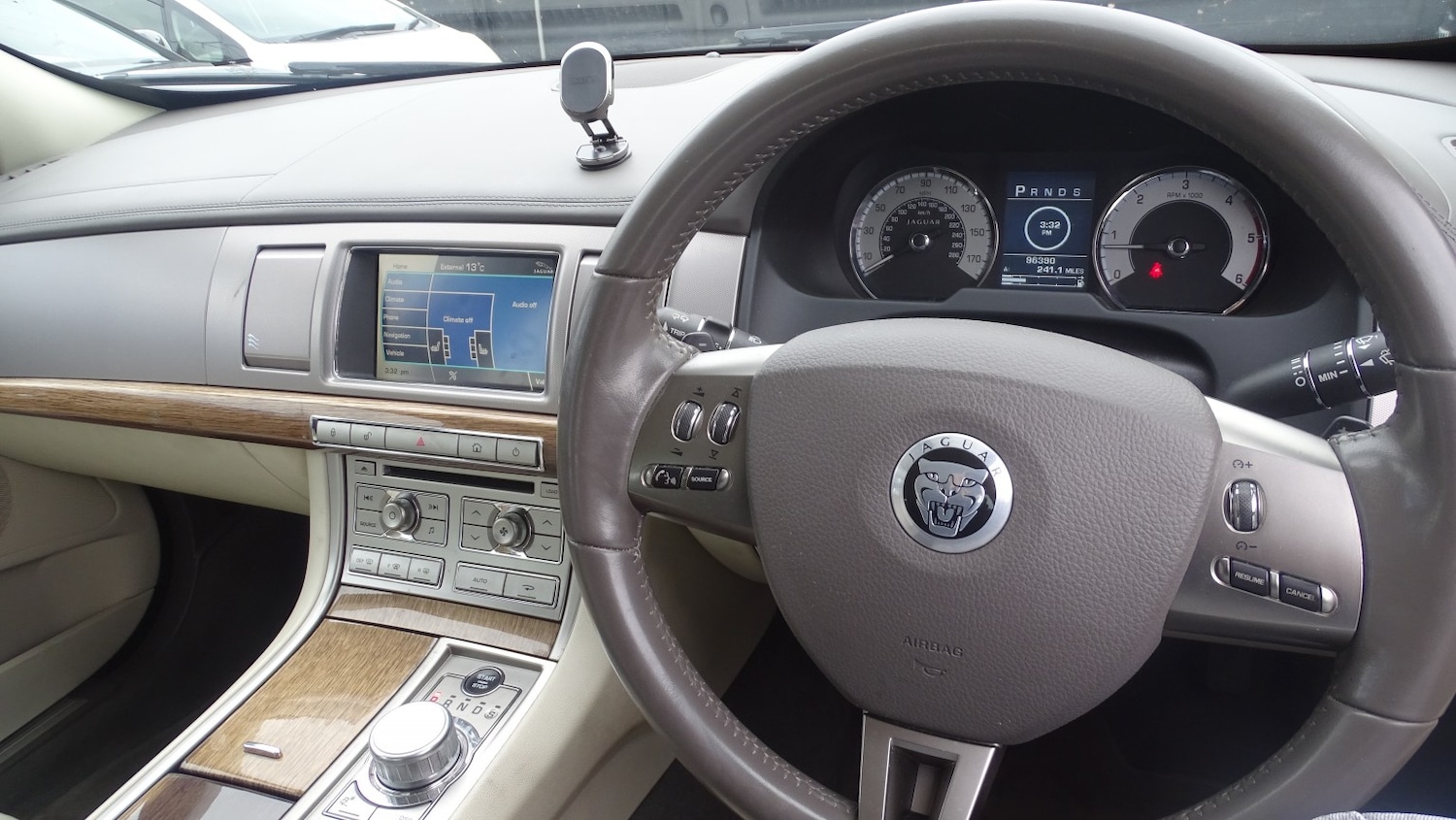 Used Jaguar XF 2010 for sale - 76527363: Photo 47
