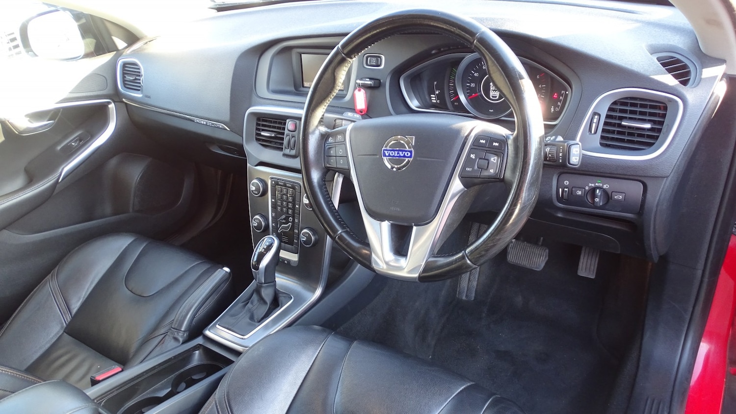 Used Volvo V40 2015 for sale - 77938014: Photo 21