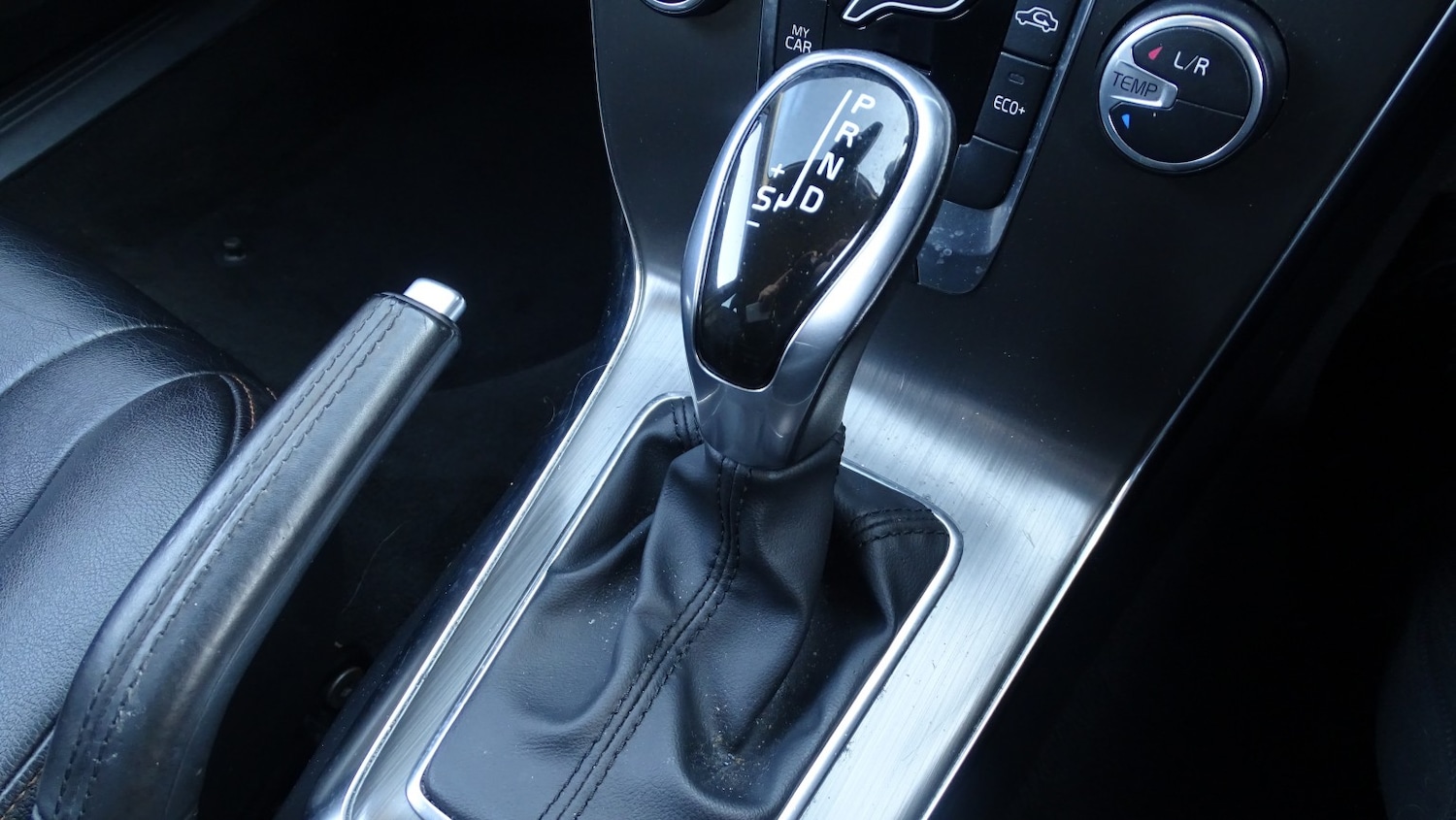 Used Volvo V40 2015 for sale - 77938014: Photo 39