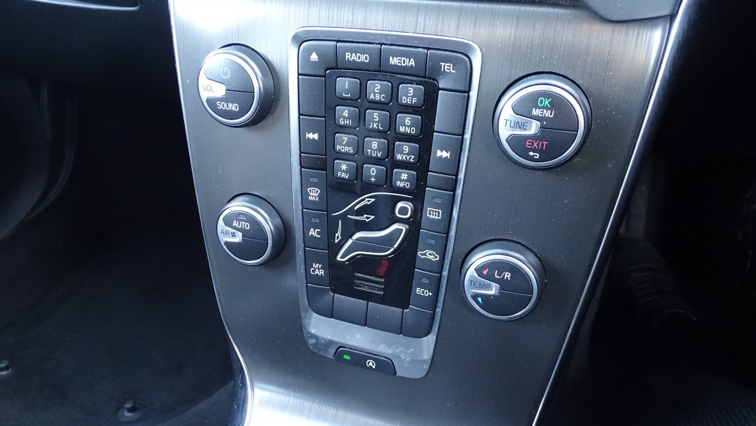 Used Volvo V40 2015 for sale - 77938014: Photo 40