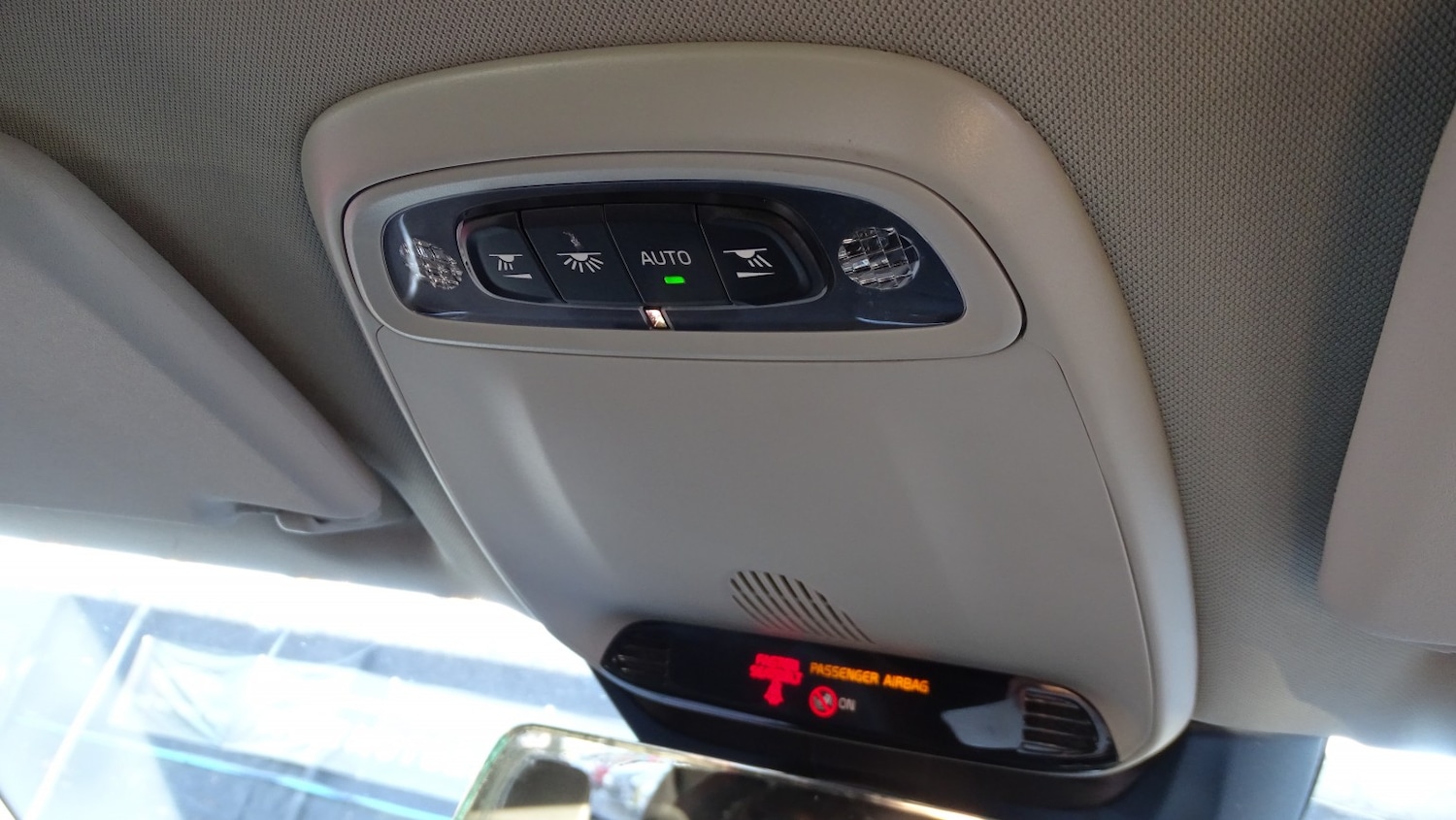 Used Volvo V40 2015 for sale - 77938014: Photo 42