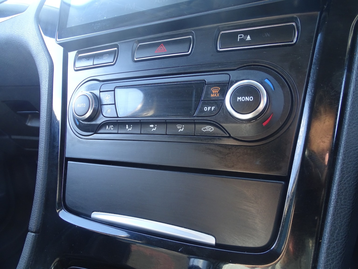 Used Ford Mondeo 2012 for sale - 76369380: Photo 42