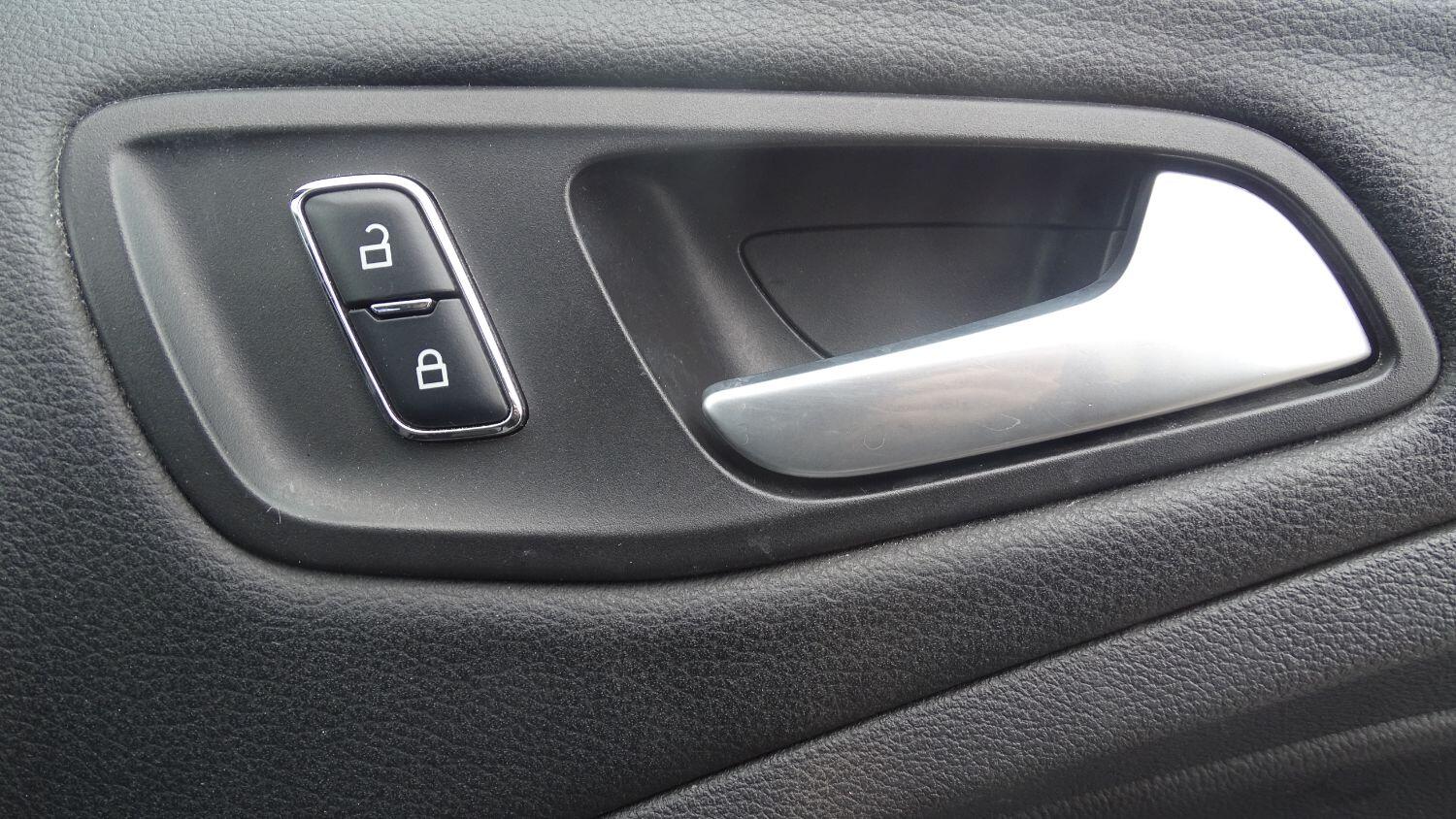 Used Ford Kuga 2015 for sale - 76769189: Photo 65