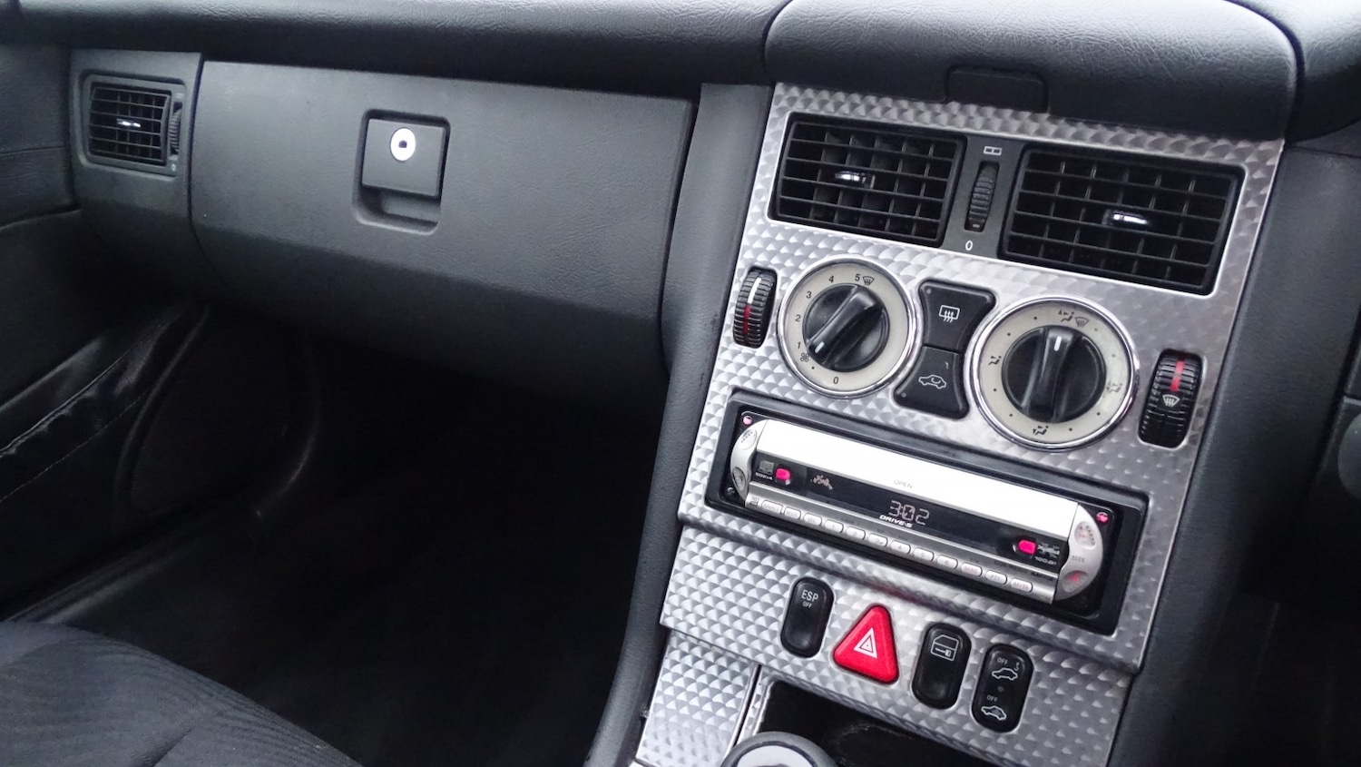 Used Mercedes-Benz SLK 2001 for sale - 77535919: Photo 26