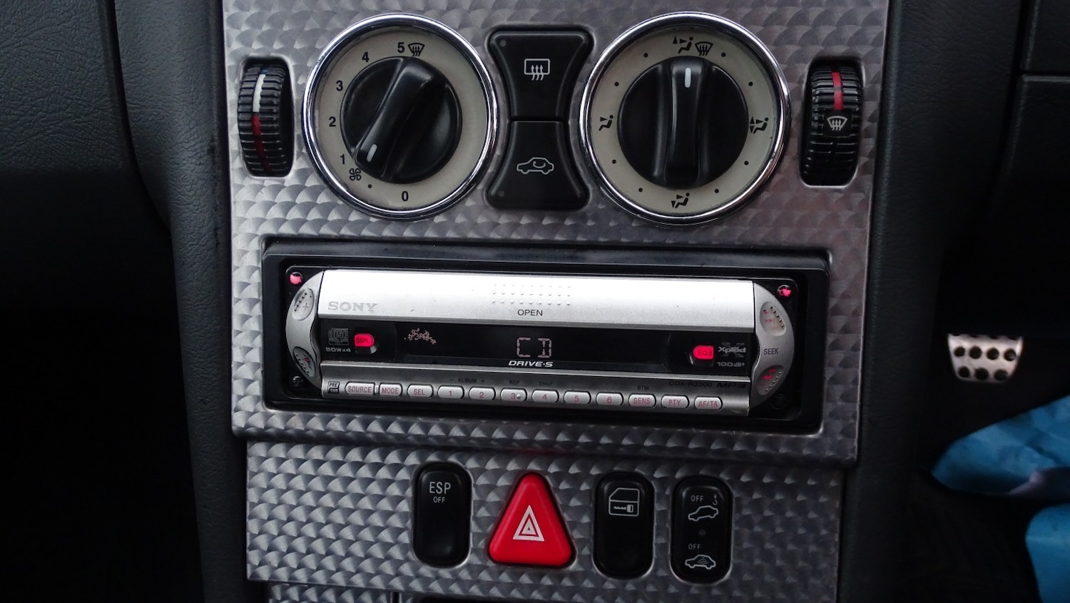 Used Mercedes-Benz SLK 2001 for sale - 77535919: Photo 27