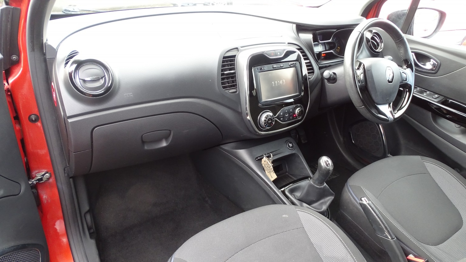 Used Renault Captur 2015 for sale - 76836967: Photo 29