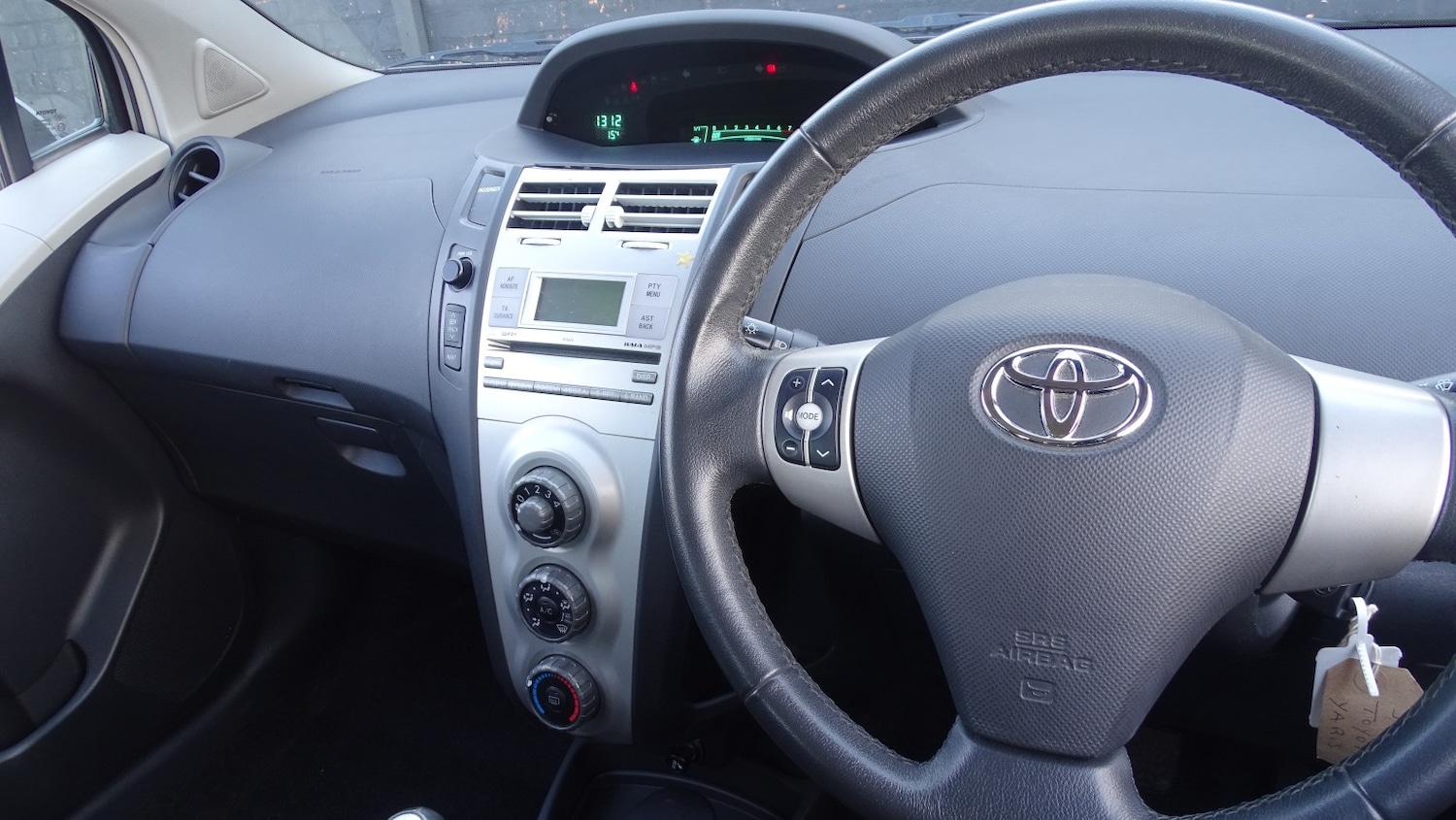 Used Toyota Yaris 2009 for sale - 77721329: Photo 34