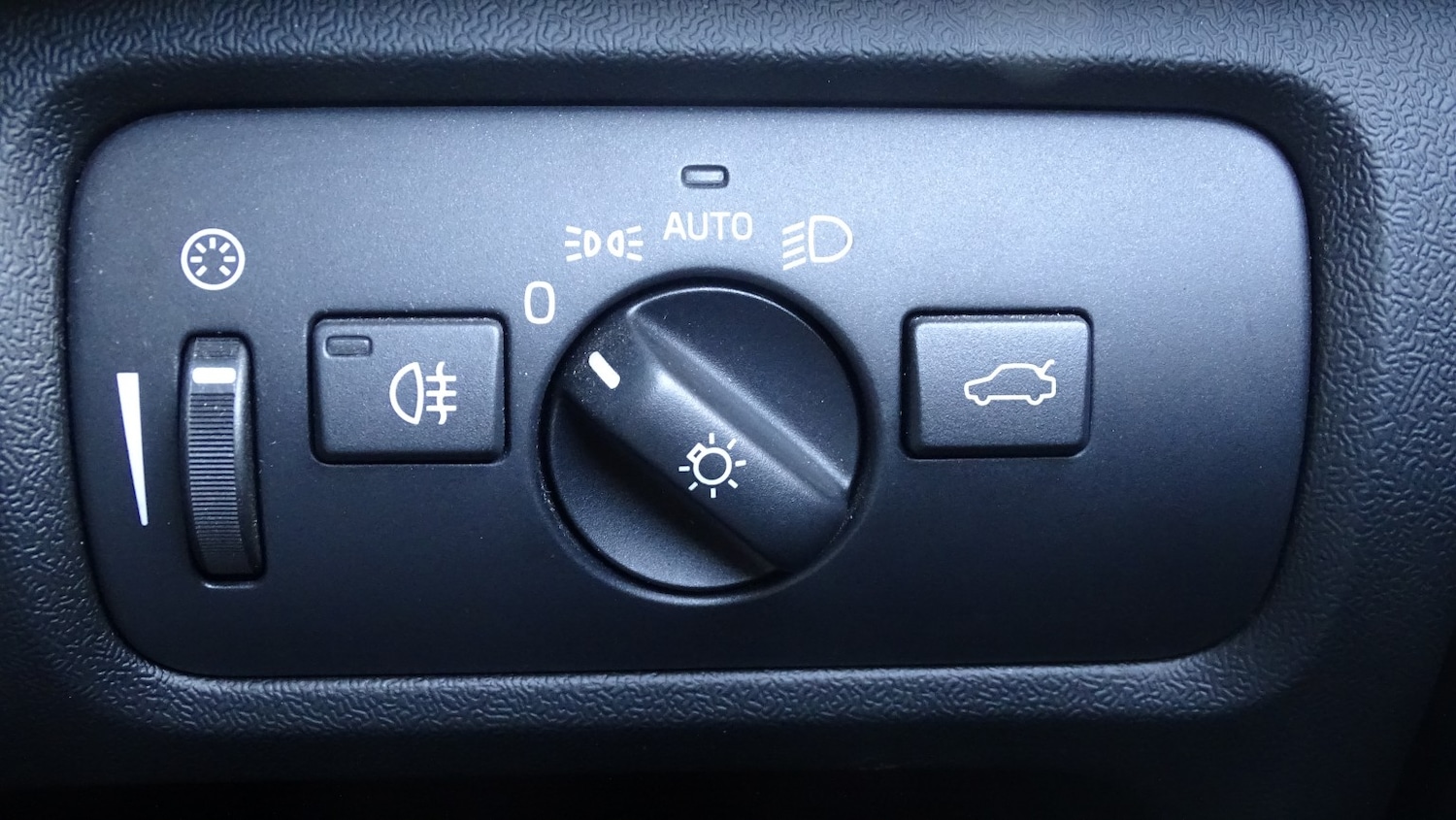 Used Volvo V40 2014 for sale - 78031566: Photo 37