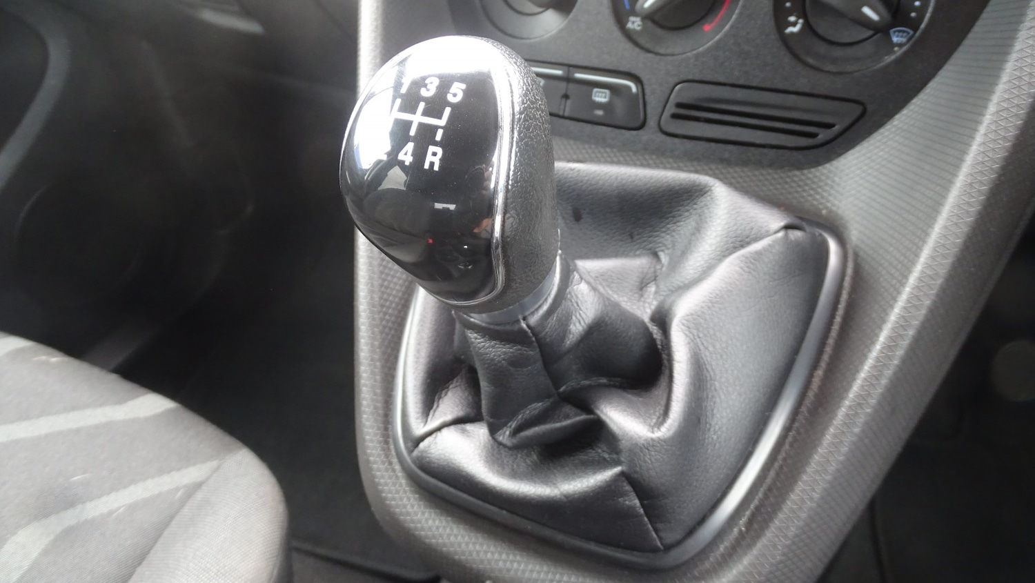 Used Ford Tourneo Connect 2014 for sale - 76134121: Photo 41