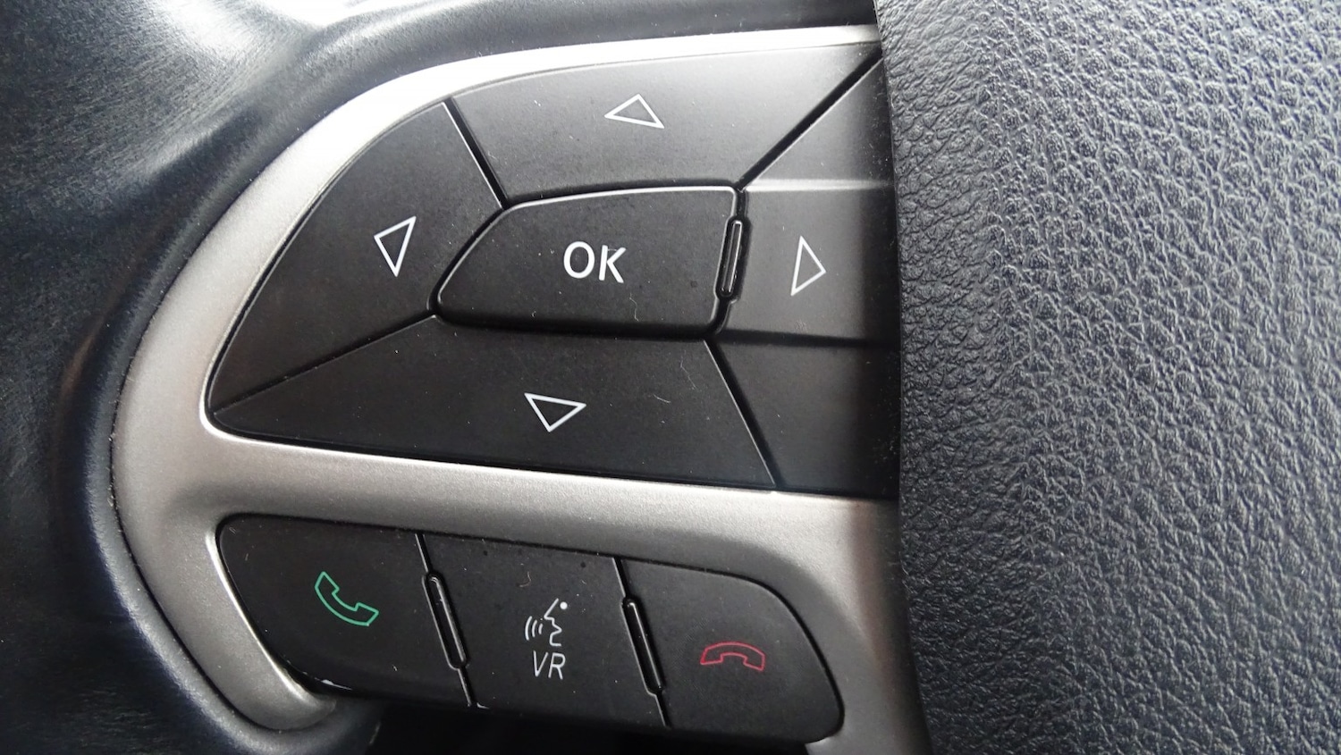 Used Jeep Cherokee 2015 for sale - 76591549: Photo 40