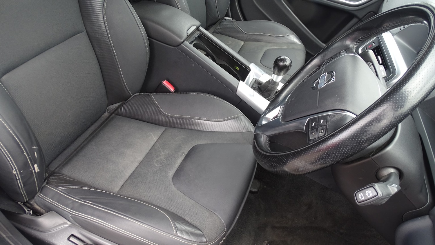 Used Volvo V60 2012 for sale - 78141087: Photo 25