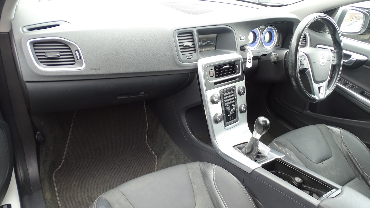 Used Volvo V60 2012 for sale - 78141087: Photo 37