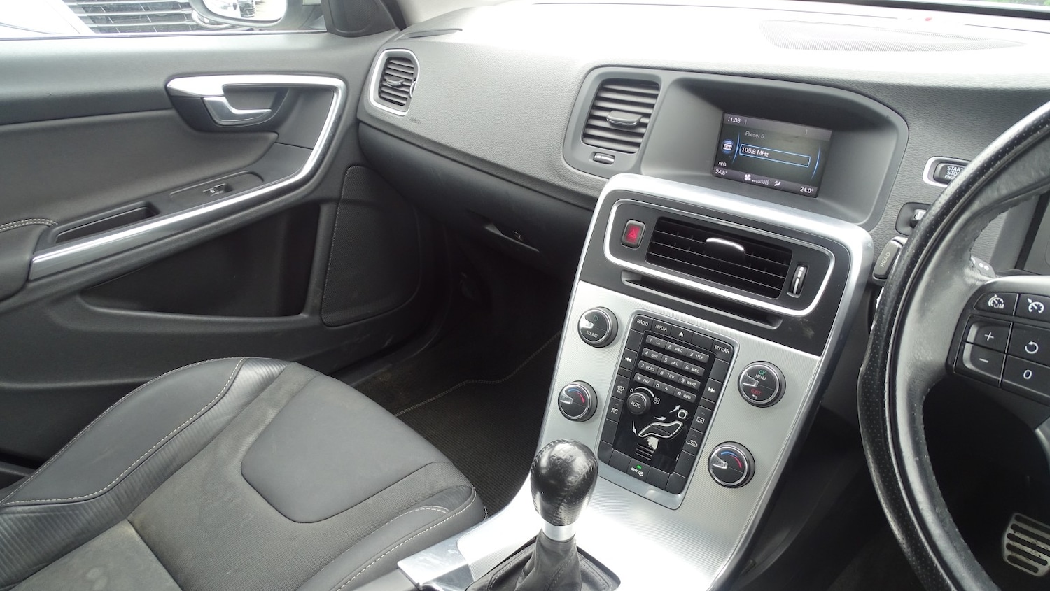 Used Volvo V60 2012 for sale - 78141087: Photo 47