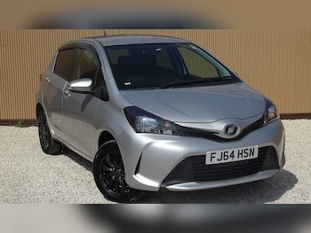 Used Toyota Yaris 2015 for sale - 79531661: Photo