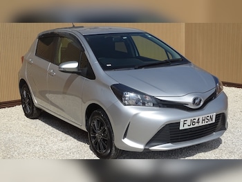 Used Toyota Yaris 2015 for sale - 79531661: Photo