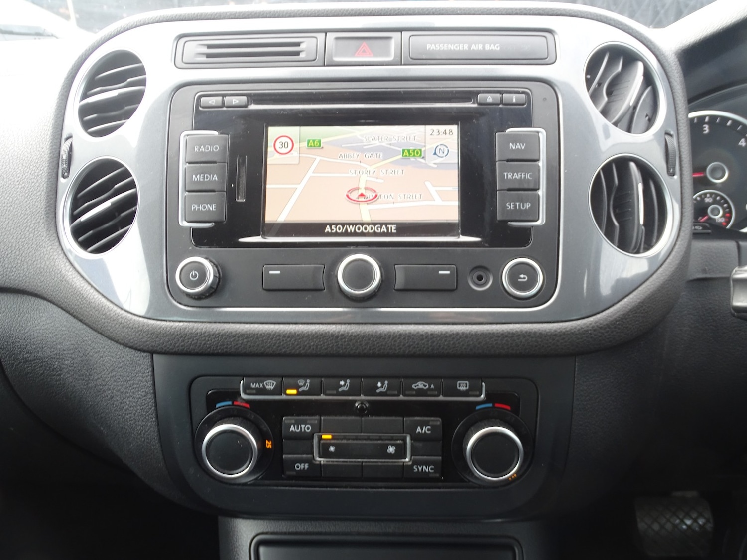 Used Volkswagen Tiguan 2015 for sale - 76358231: Photo 43