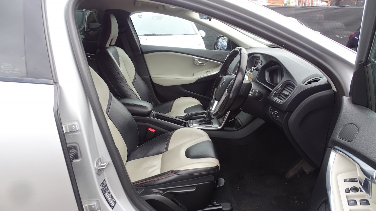 Used Volvo V40 Cross Country 2014 for sale - 76483001: Photo 17