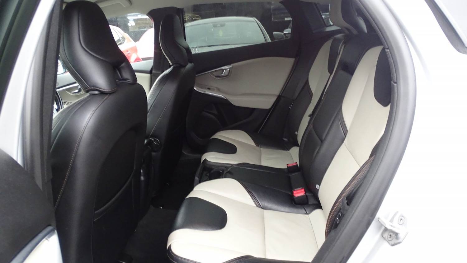 Used Volvo V40 Cross Country 2014 for sale - 76483001: Photo 24