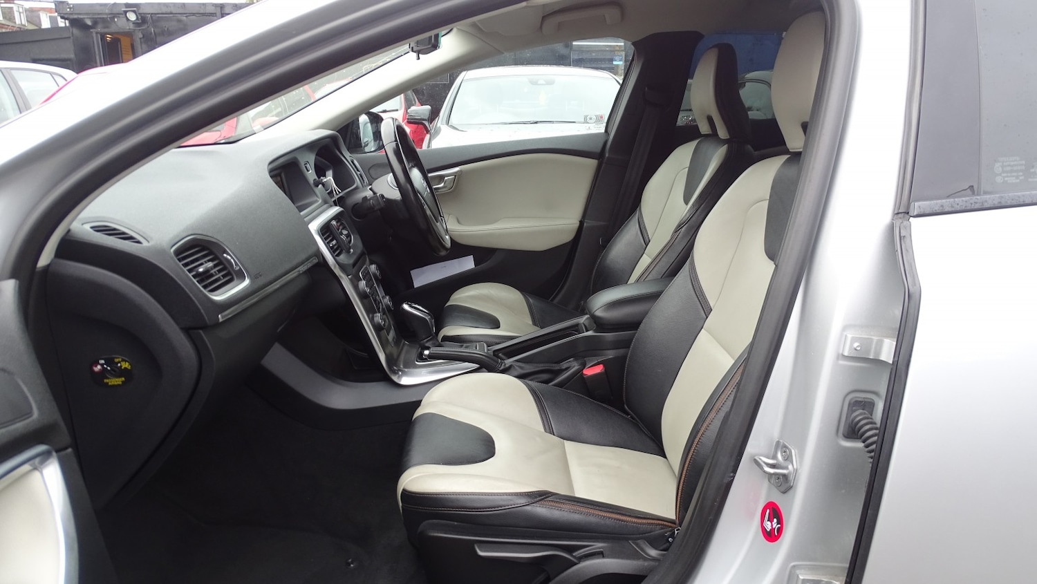 Used Volvo V40 Cross Country 2014 for sale - 76483001: Photo 28