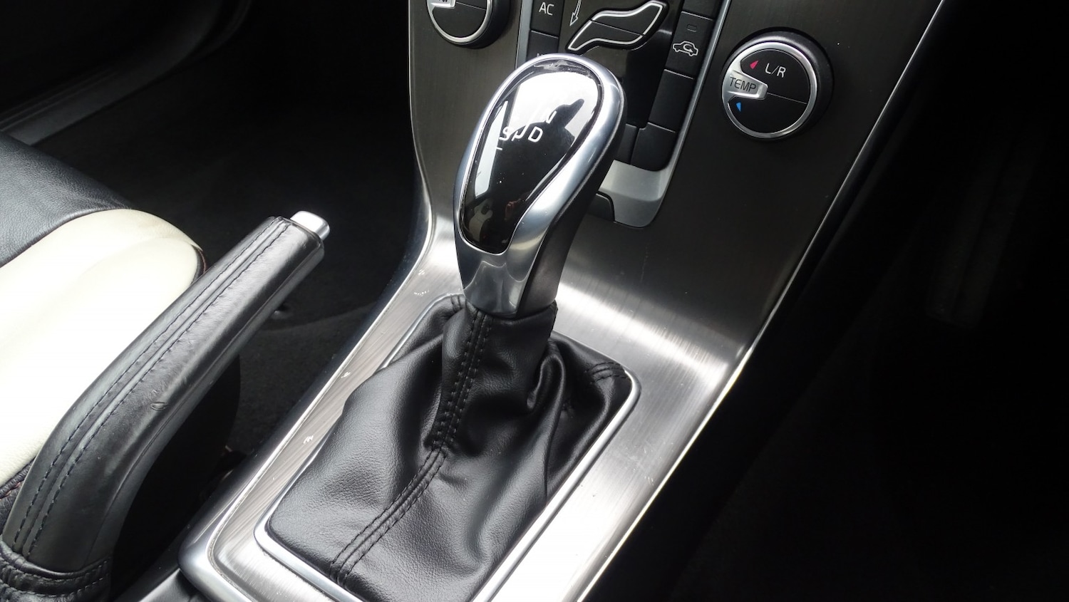 Used Volvo V40 Cross Country 2014 for sale - 76483001: Photo 41