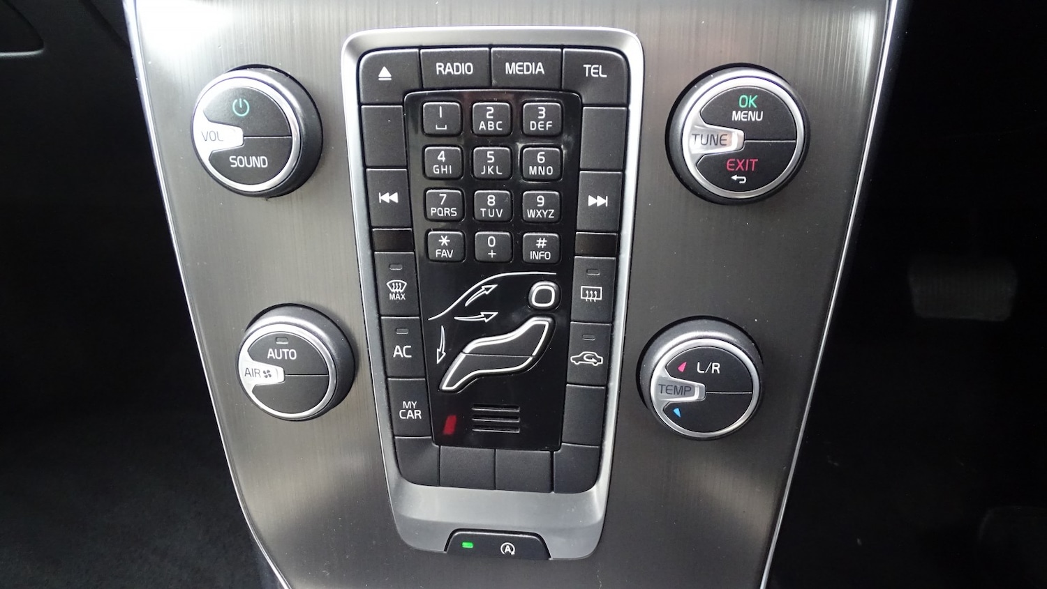 Used Volvo V40 Cross Country 2014 for sale - 76483001: Photo 42