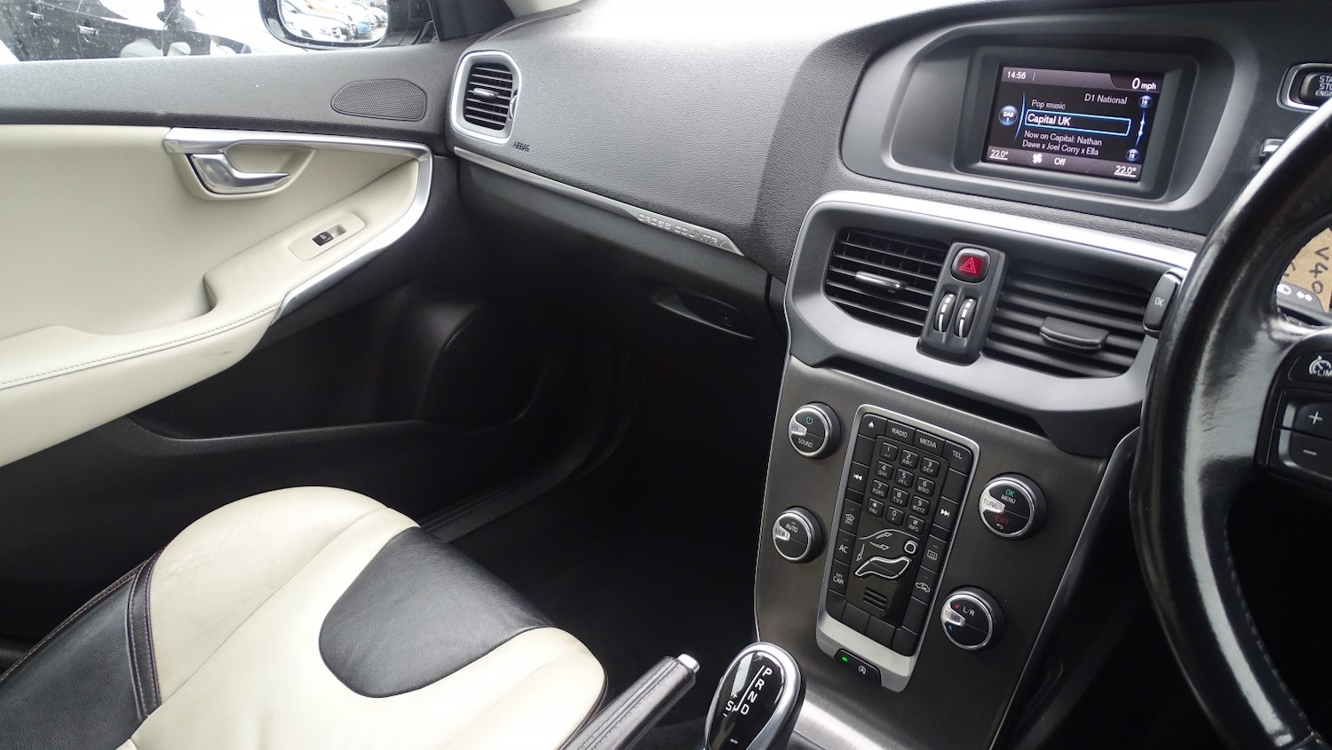 Used Volvo V40 Cross Country 2014 for sale - 76483001: Photo 46