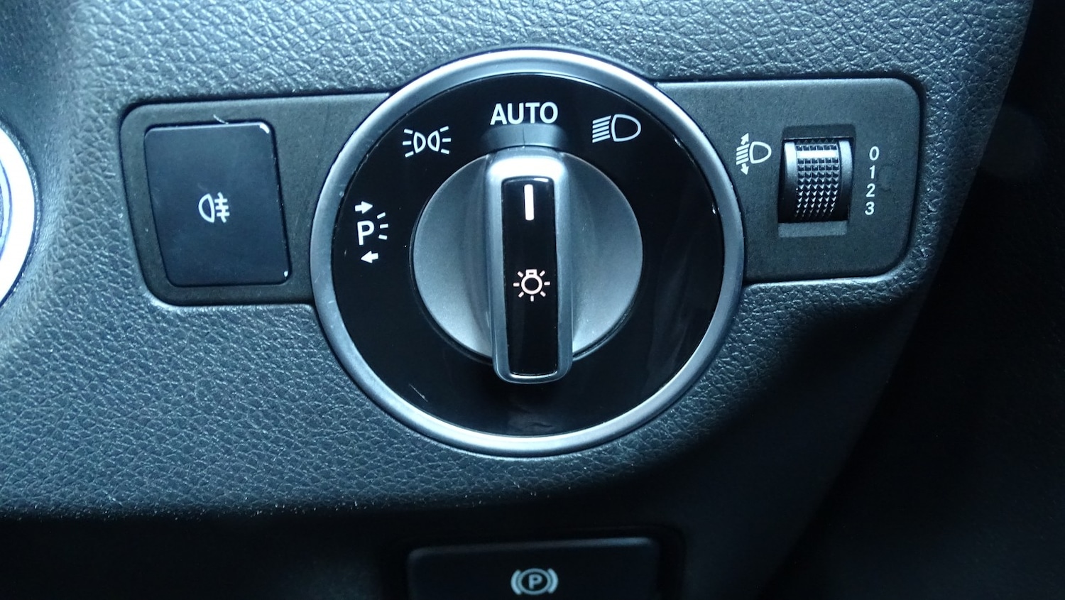 Used Mercedes-Benz A-Class 2014 for sale - 77014836: Photo 32