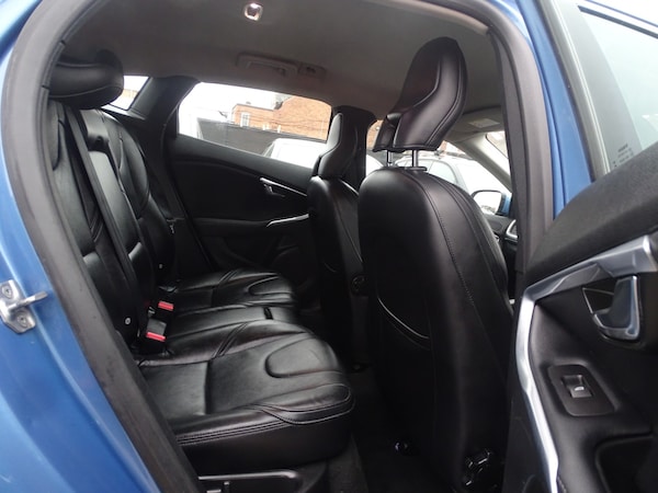Used Volvo V40 2015 for sale - 76268534: Photo 32