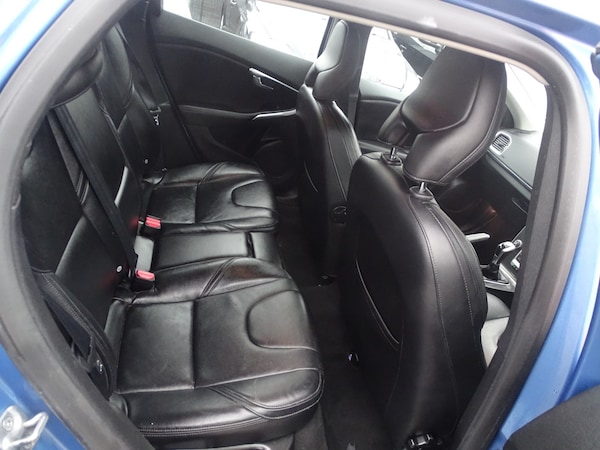 Used Volvo V40 2015 for sale - 76268534: Photo 33