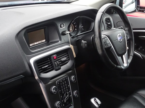 Used Volvo V40 2015 for sale - 76268534: Photo 41
