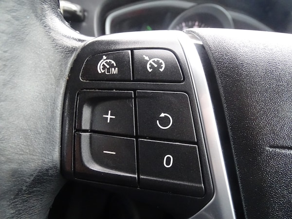 Used Volvo V40 2015 for sale - 76268534: Photo 52