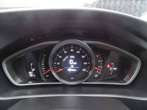 Used Volvo V40 2015 for sale - 76268534: Photo 54