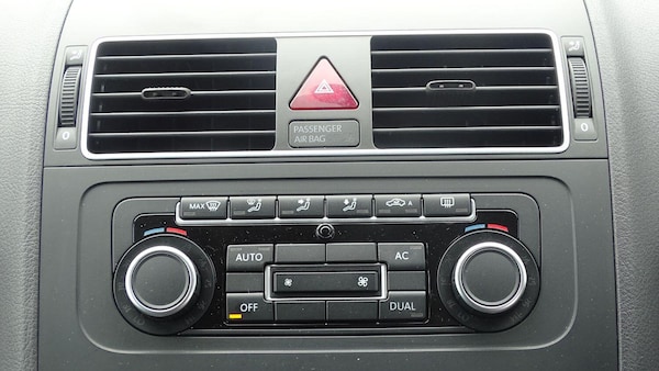 Used Volkswagen Touran 2012 for sale - 74757499: Photo 56