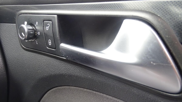 Used Volkswagen Touran 2012 for sale - 74757499: Photo 64