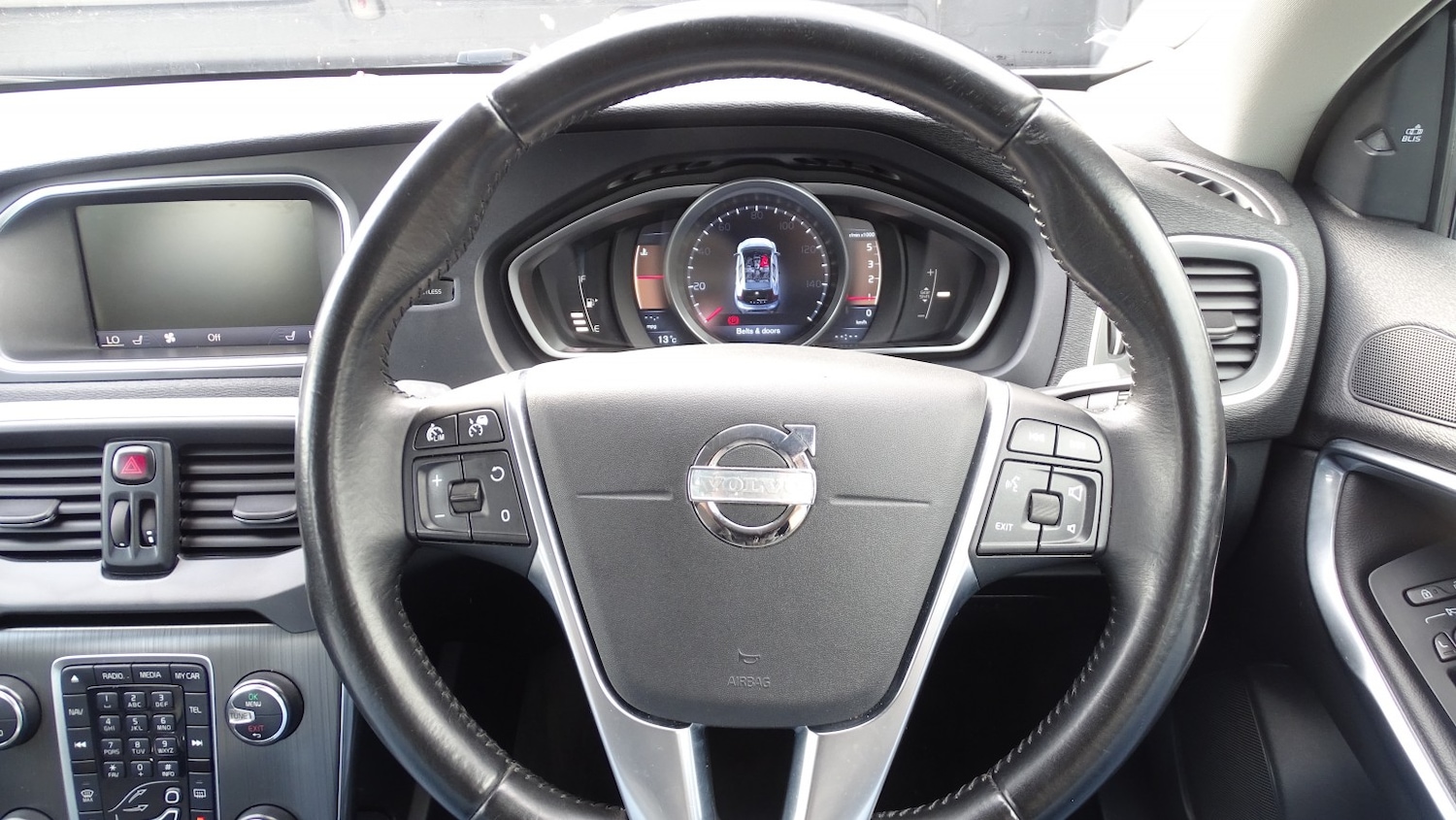 Used Volvo V40 2012 for sale - 77643747: Photo 32