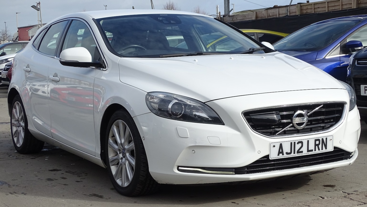Used Volvo V40 2012 for sale - 77643747: Photo 4