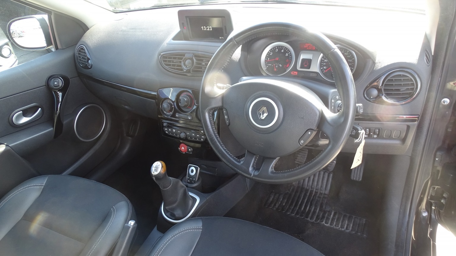 Used Renault Clio 2011 for sale - 77721332: Photo 18