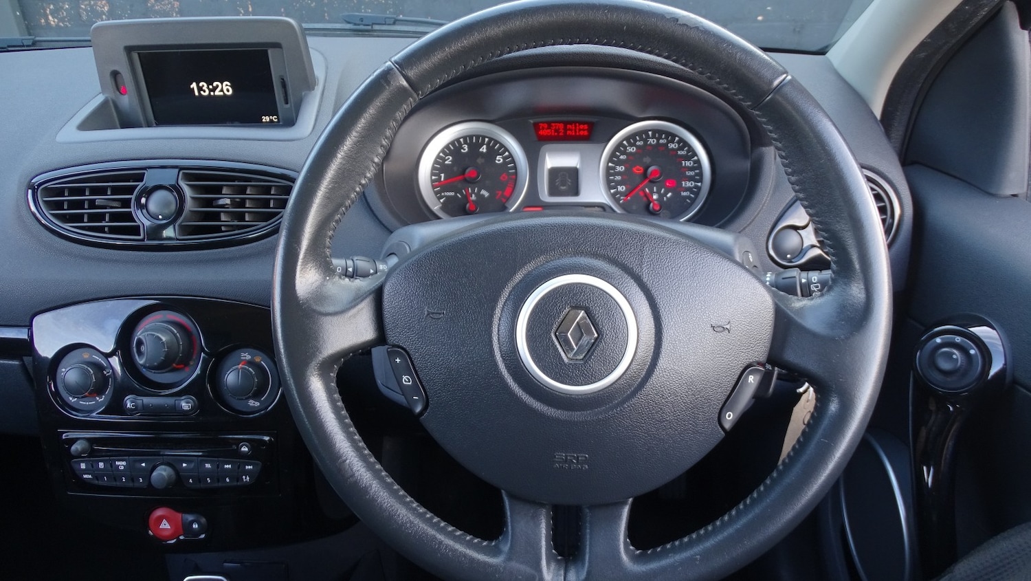 Used Renault Clio 2011 for sale - 77721332: Photo 29