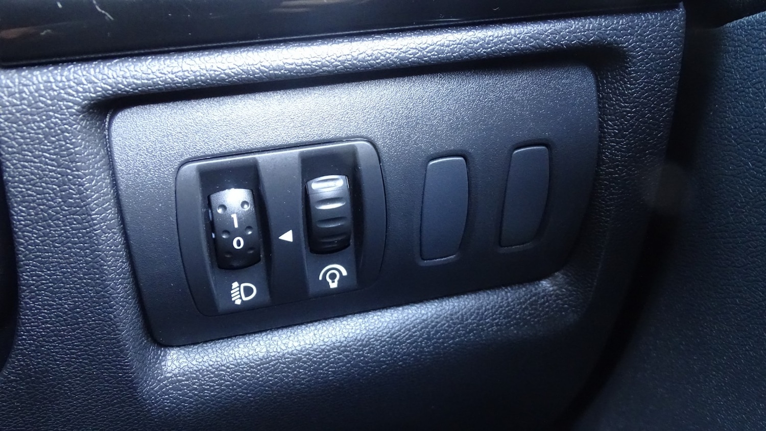 Used Renault Clio 2011 for sale - 77721332: Photo 32