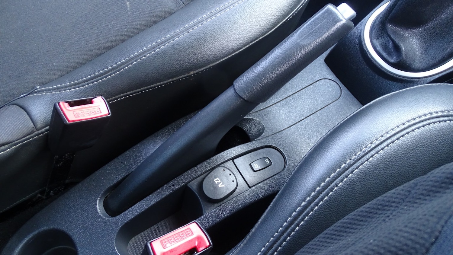 Used Renault Clio 2011 for sale - 77721332: Photo 33