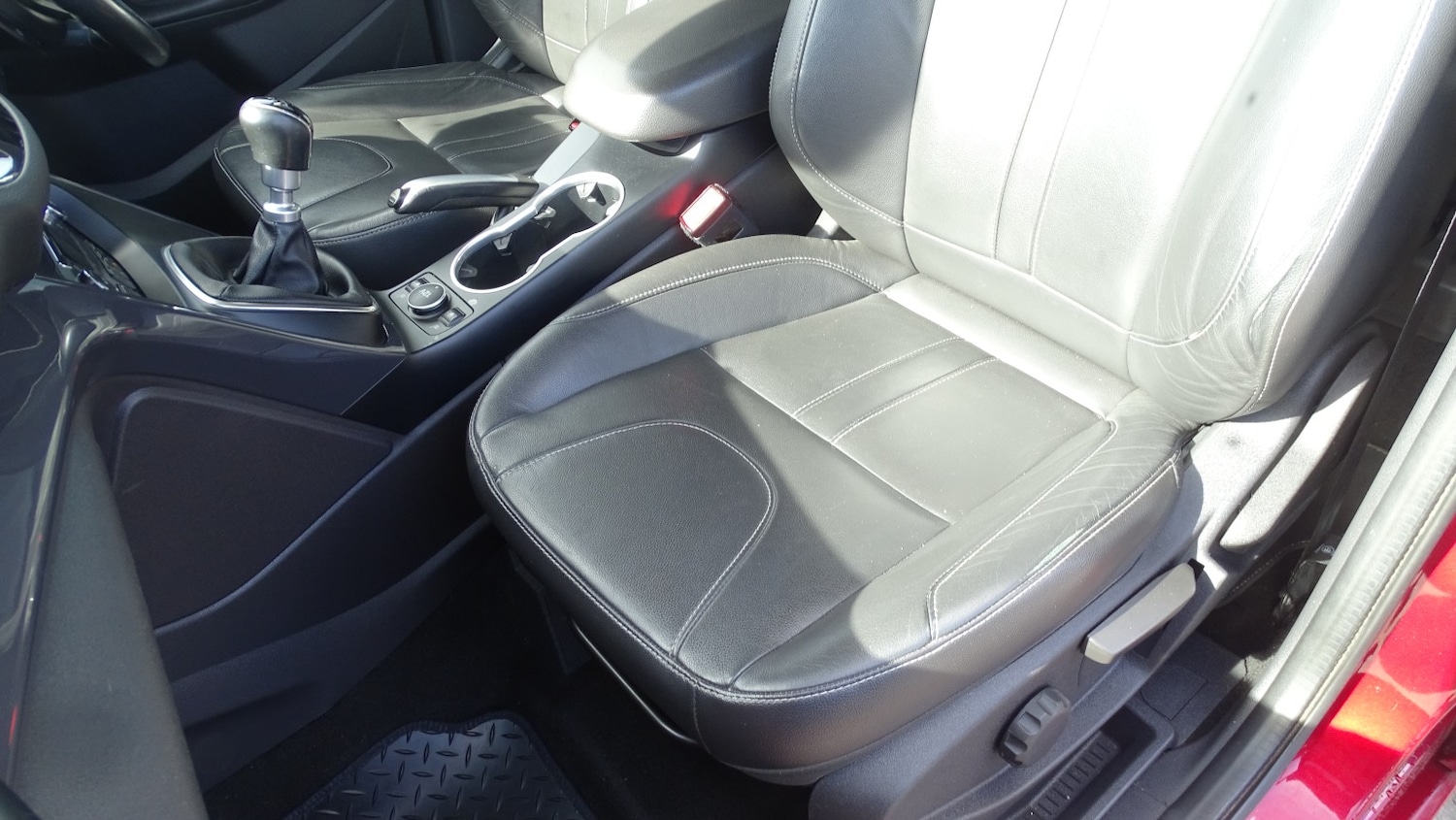 Used Ford Kuga 2015 for sale - 78141090: Photo 32