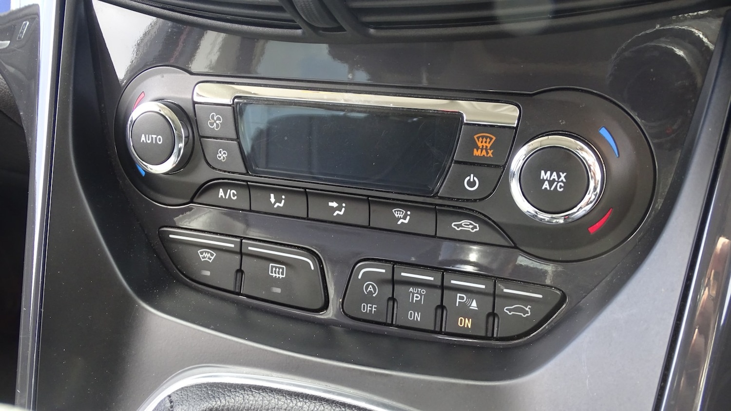 Used Ford Kuga 2015 for sale - 78141090: Photo 41