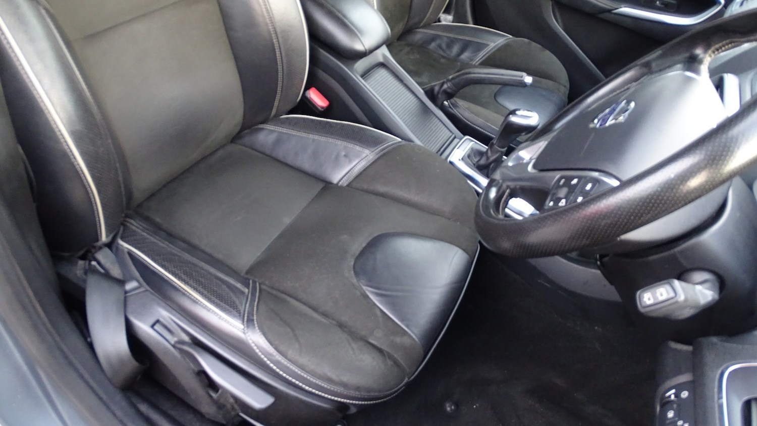 Used Volvo V40 2015 for sale - 77118545: Photo 20