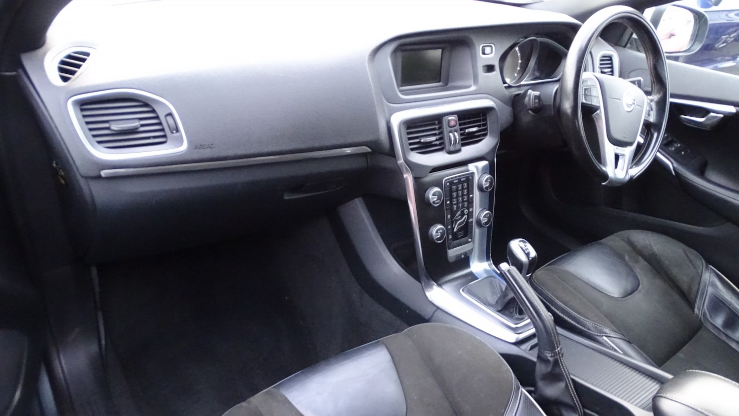 Used Volvo V40 2015 for sale - 77118545: Photo 30
