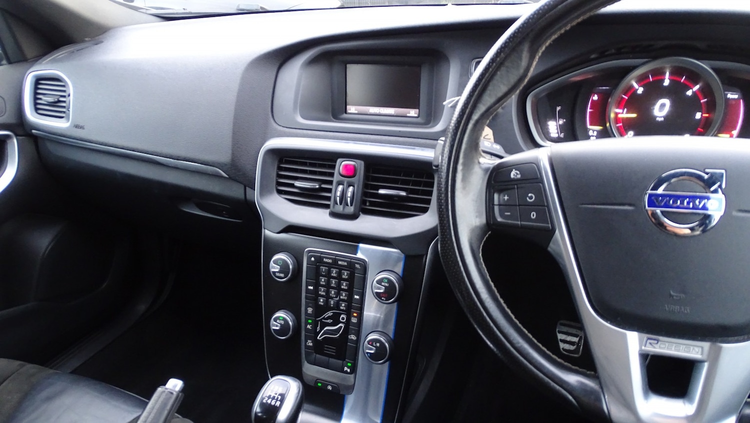 Used Volvo V40 2015 for sale - 77118545: Photo 37