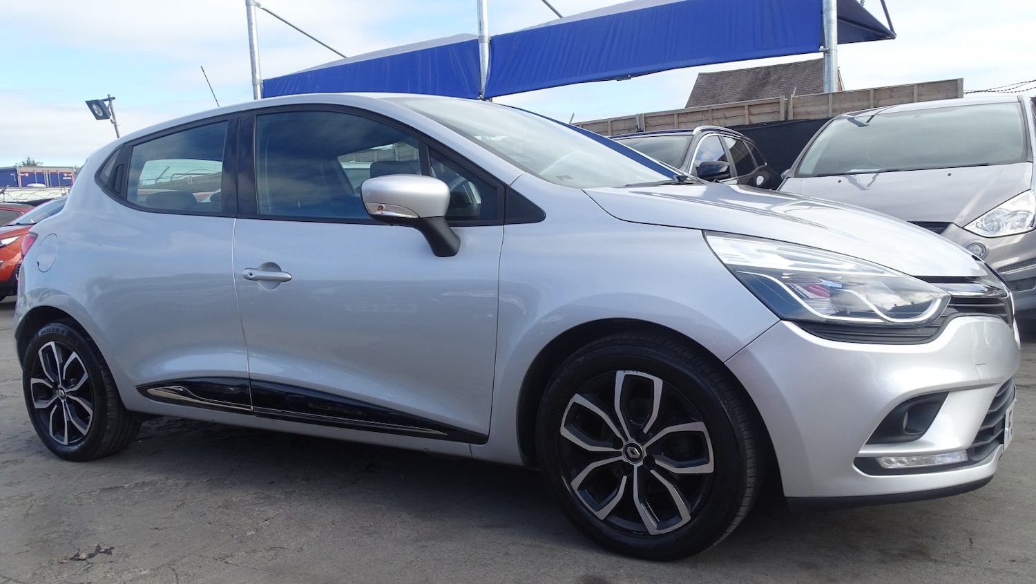 Used Renault Clio 2025 for sale - 76769142: Photo 4