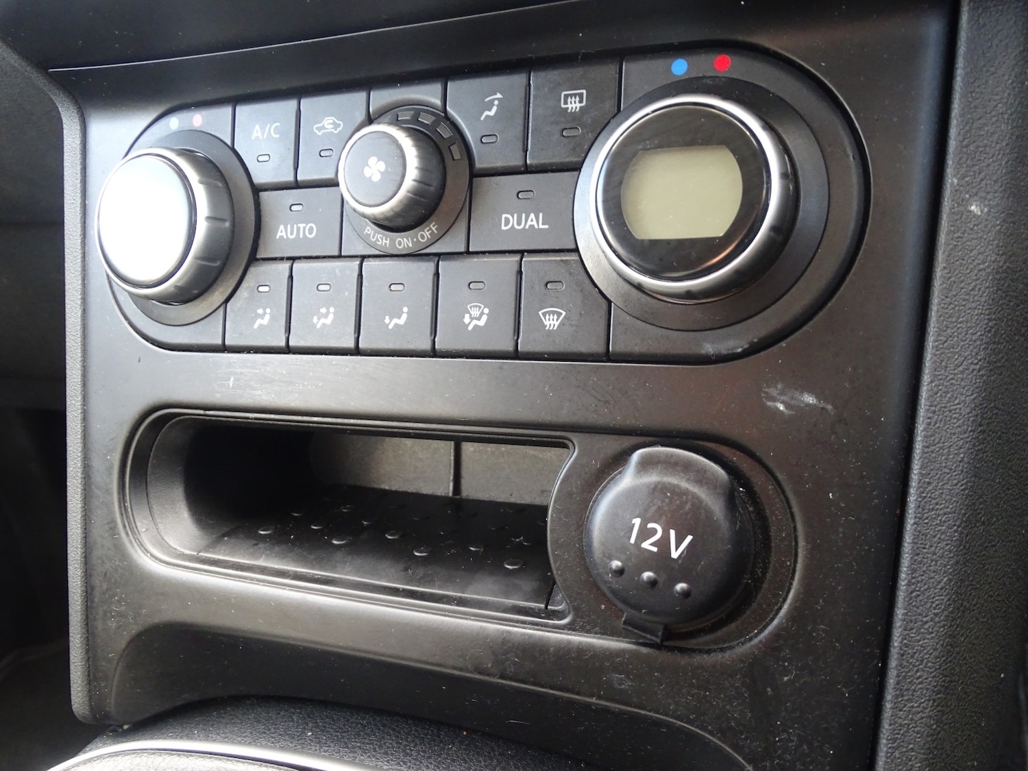 Used Nissan Qashqai 2010 for sale - 76347199: Photo 39