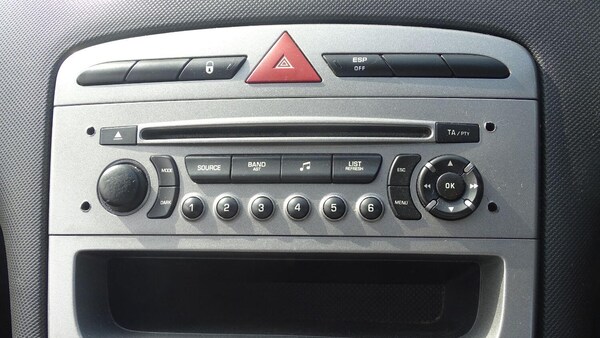Used Peugeot 308 2011 for sale - 75457464: Photo 35